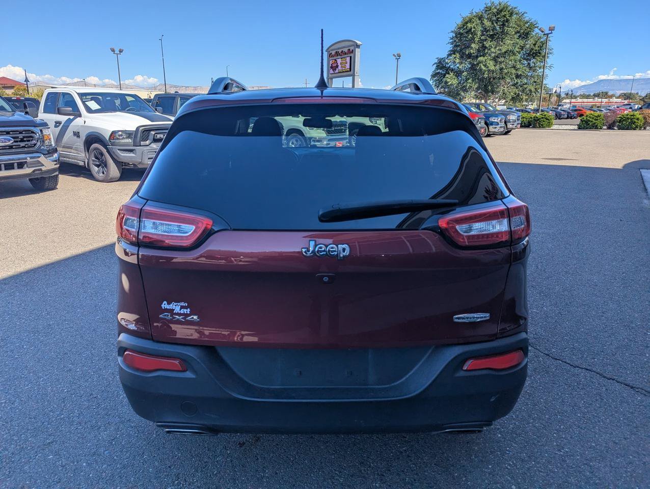 Used 2018 Jeep Cherokee Latitude w/ Cold Weather Group AWD/4WD image 4