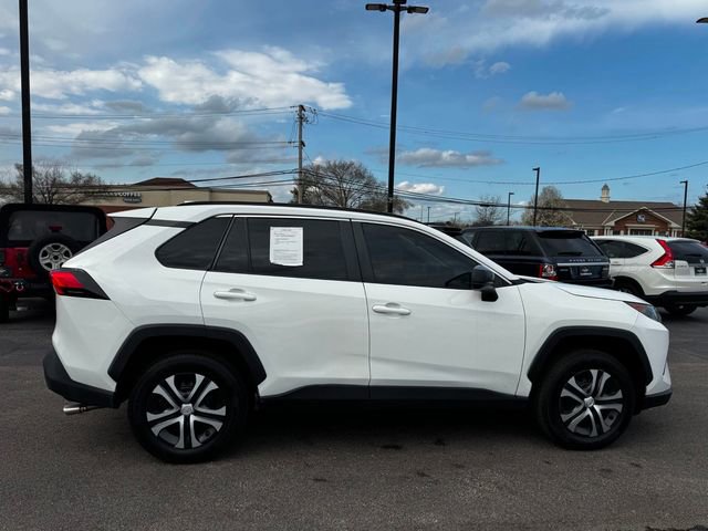Used 2019 Toyota RAV4 LE AWD/4WD image 4