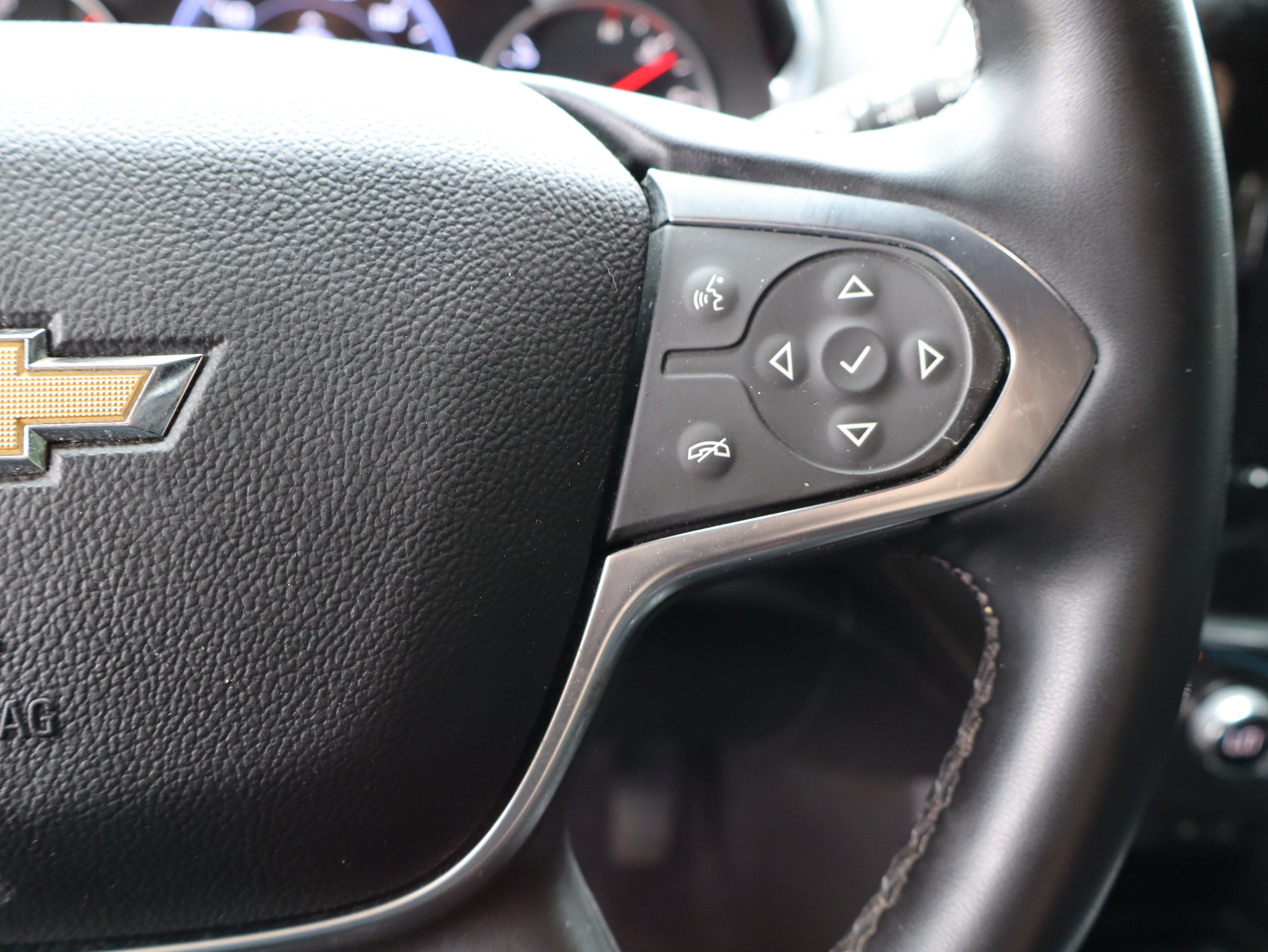 Used 2023 Chevrolet Traverse Premier FWD image 28