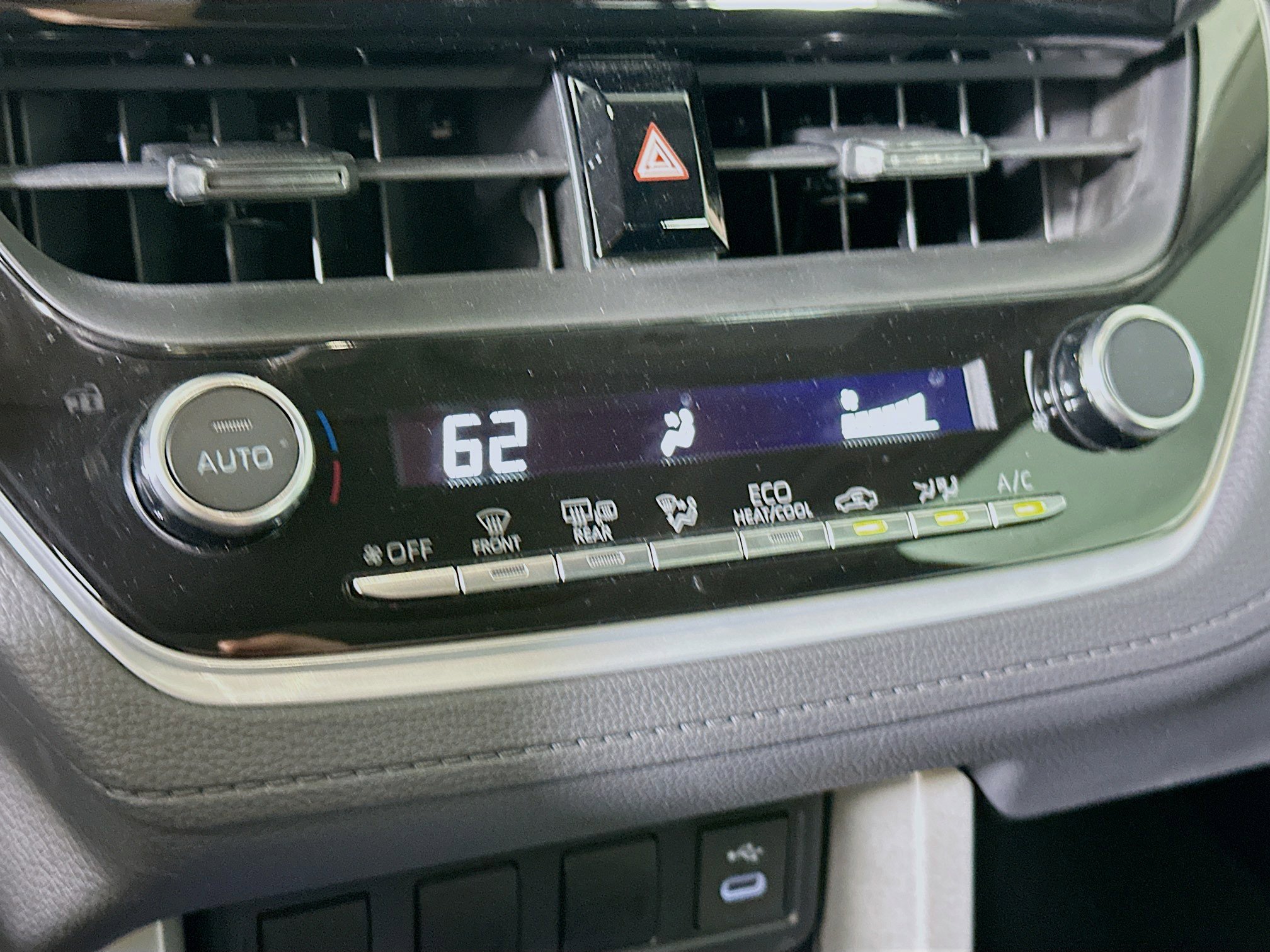 Used 2024 Toyota Corolla Cross LE w/ Moonroof Package image 24