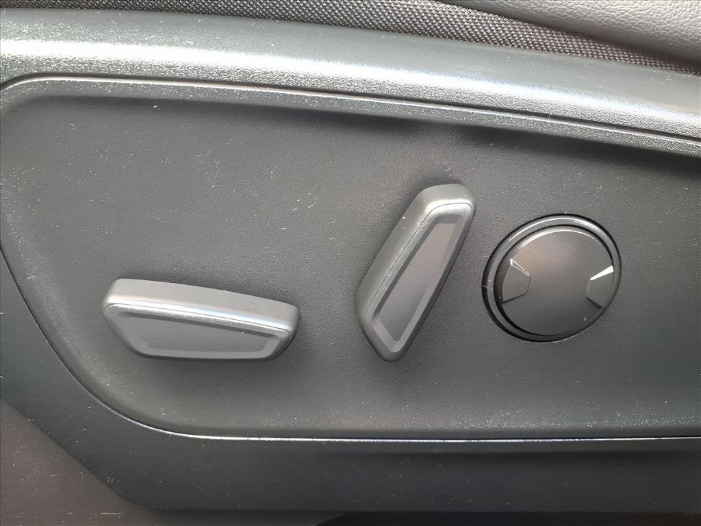 Used 2022 Ford Escape Titanium image 18