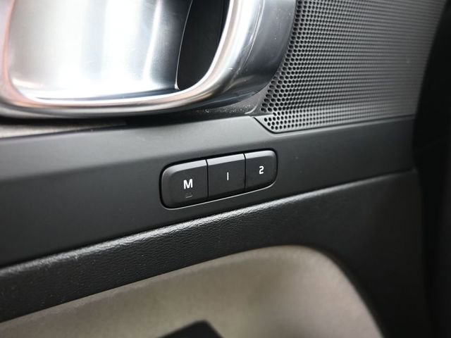 Used 2023 Volvo XC40 B5 Plus w/ Protection Package Premier image 28