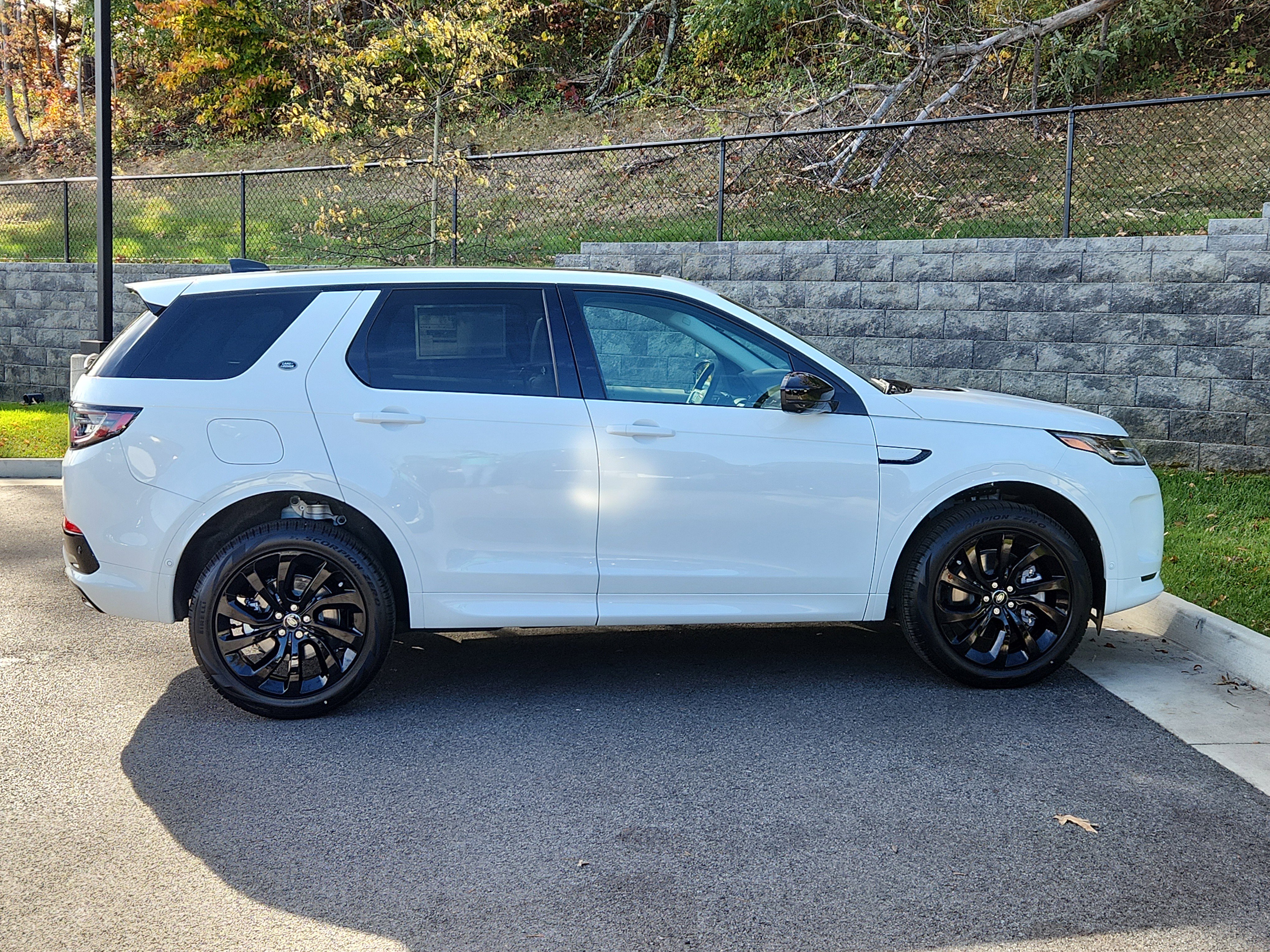 New 2025 Land Rover Discovery Sport S image 12