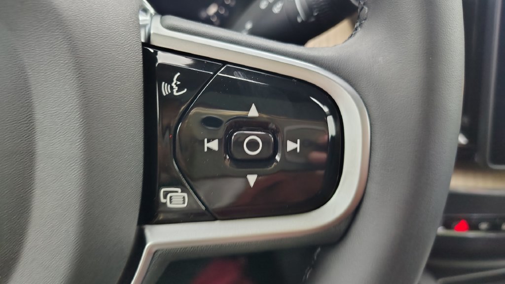 New 2026 Volvo XC60 B5 Plus w/ Climate Package AWD/4WD image 14