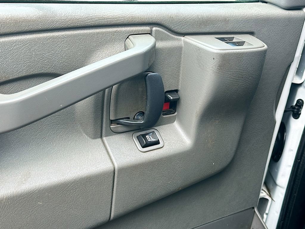 Used 2016 Chevrolet Express 3500 image 18