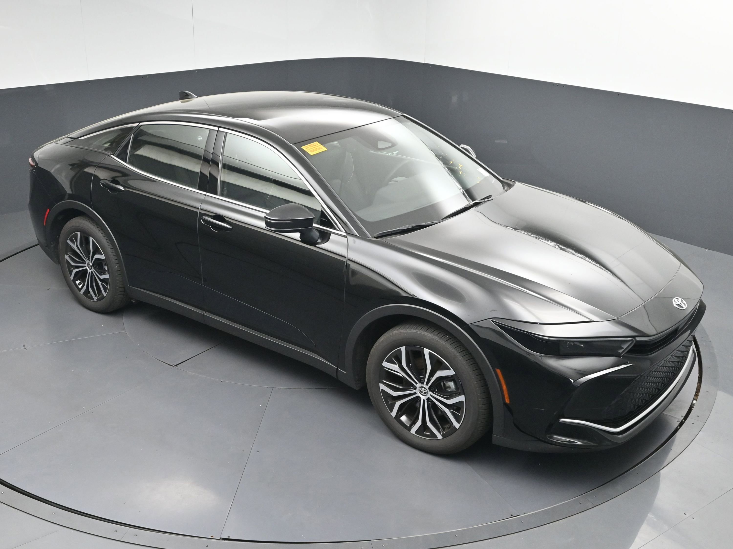 Certified 2025 Toyota Crown XLE image 33