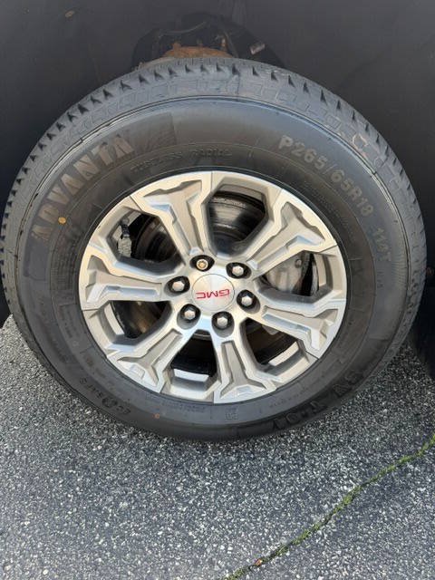 Used 2022 GMC Yukon SLE w/ Gmc Pro Safety Plus Package AWD/4WD image 23