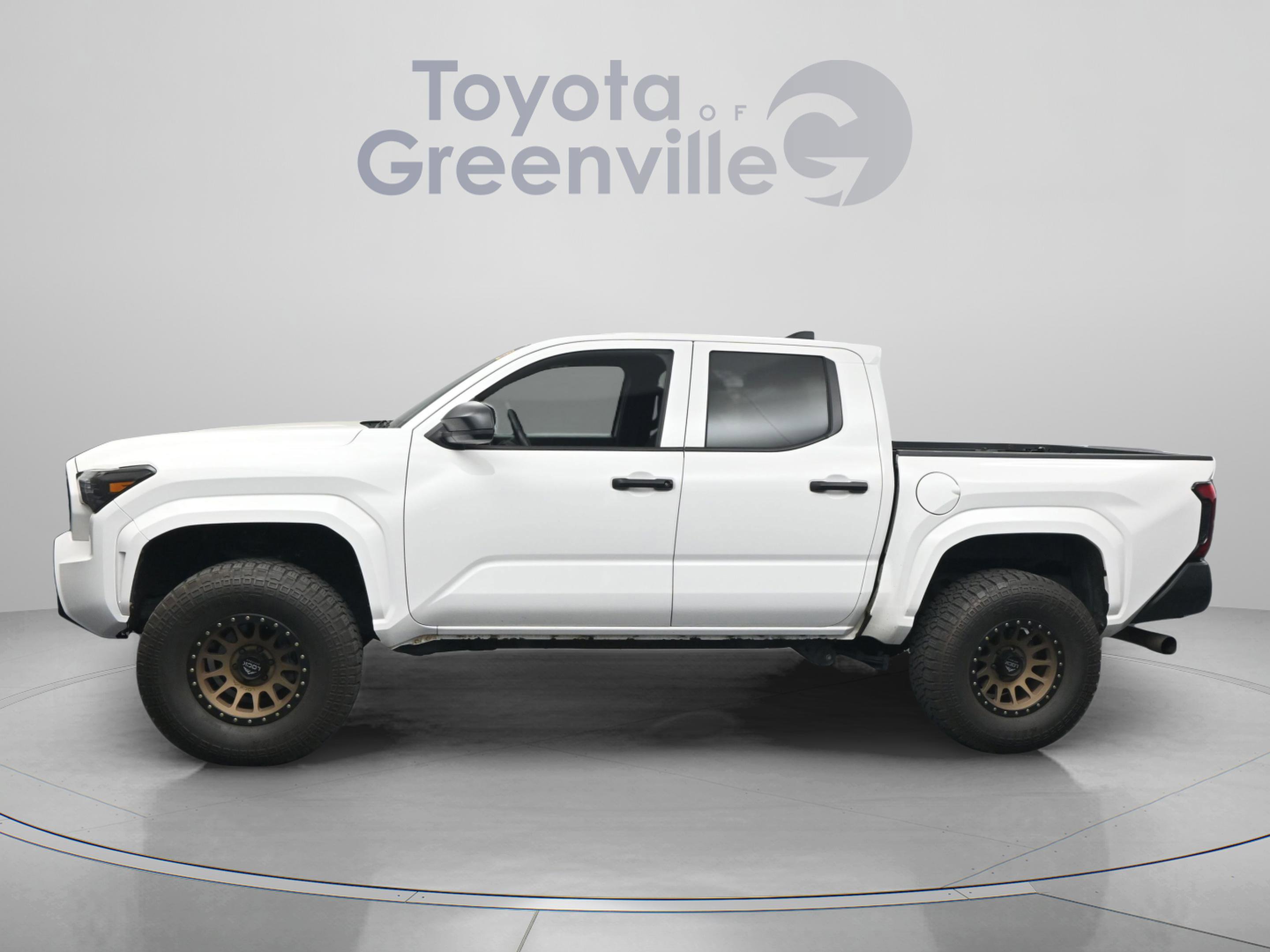 Used 2024 Toyota Tacoma SR AWD/4WD image 5