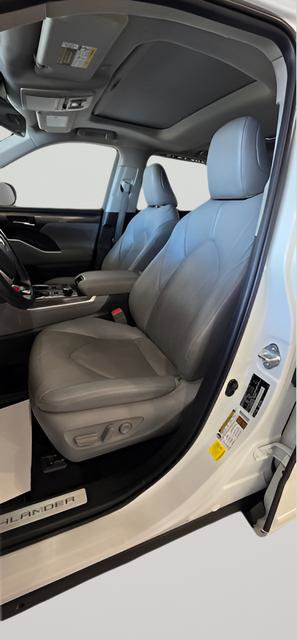 Used 2022 Toyota Highlander Limited AWD/4WD image 14