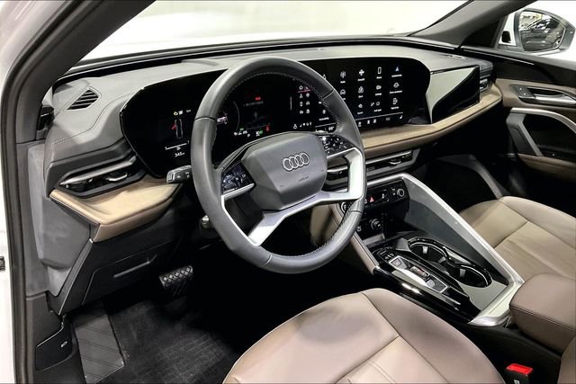 Used 2025 Audi Q5 Premium w/ Convenience Package image 12