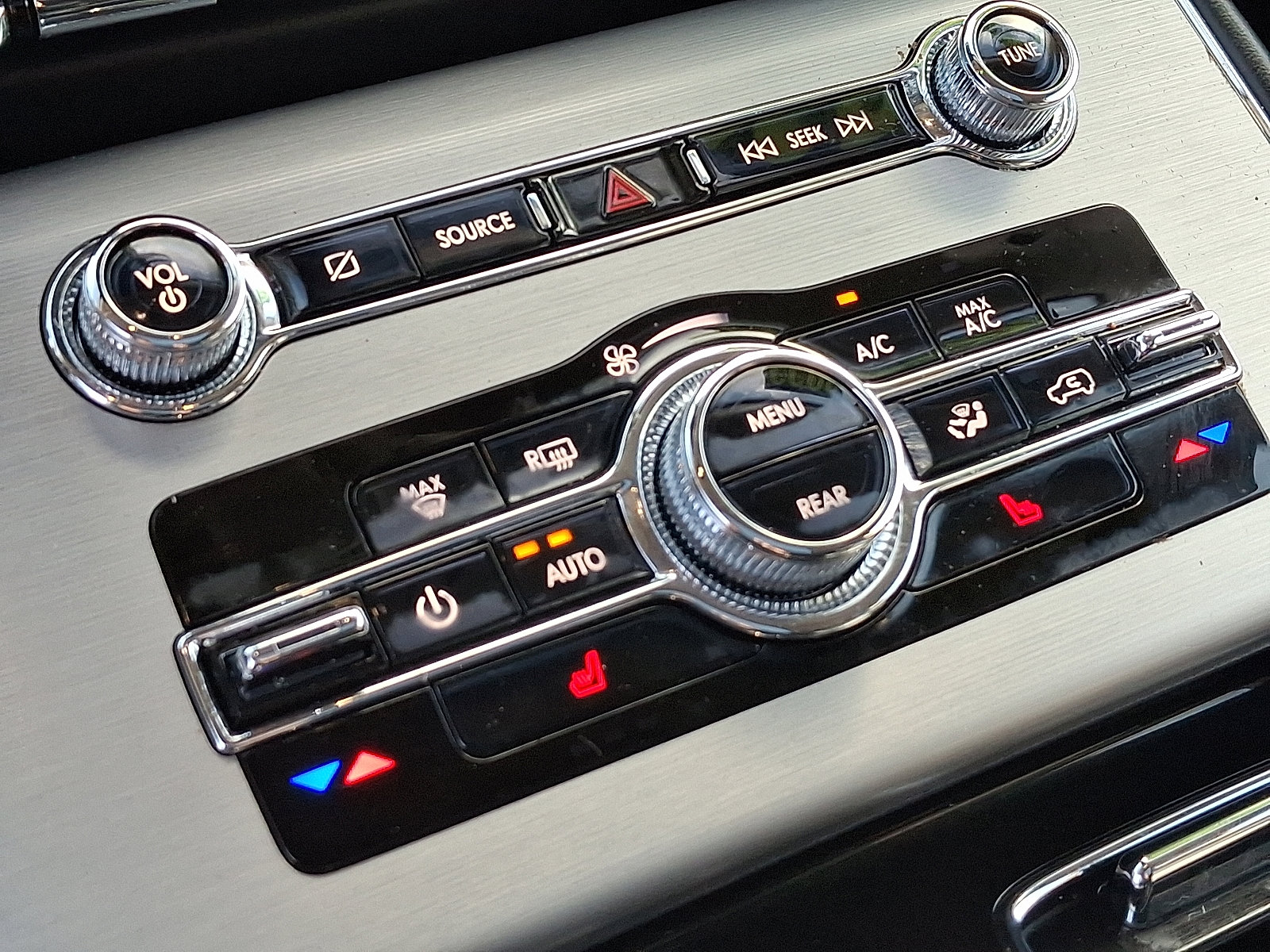 Used 2023 Lincoln Aviator Standard w/ Premium Package image 17