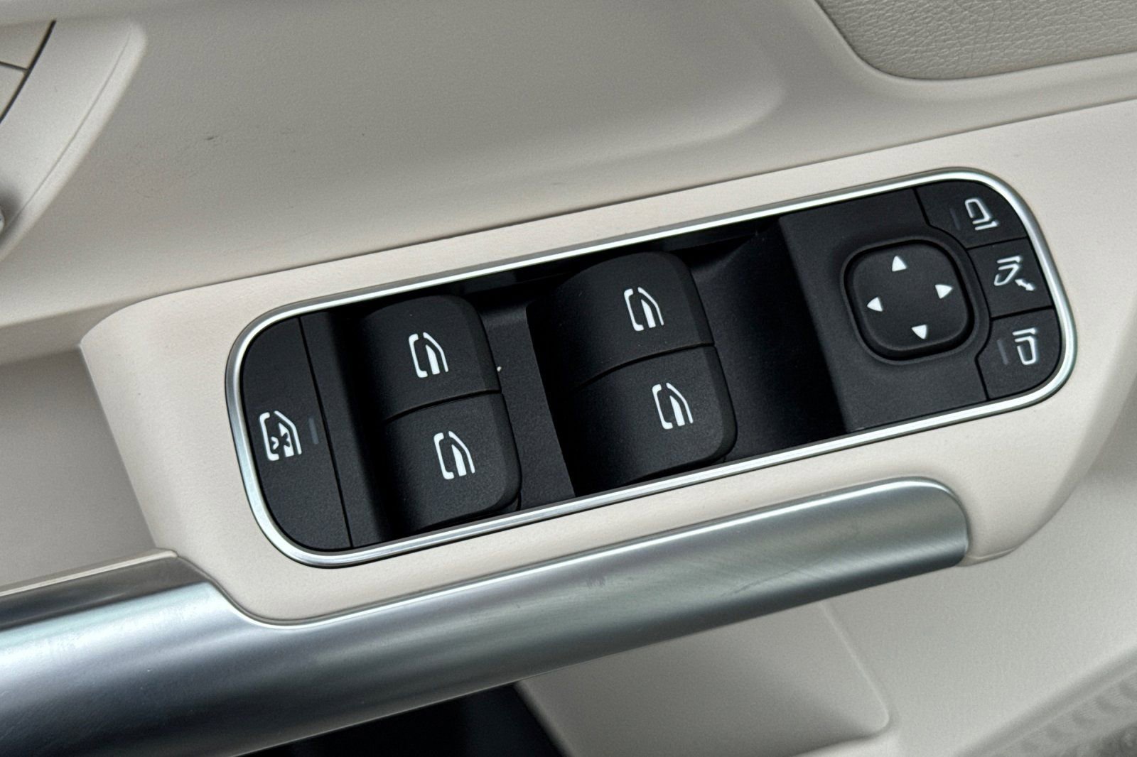 Certified 2025 Mercedes-Benz GLA 250 image 12