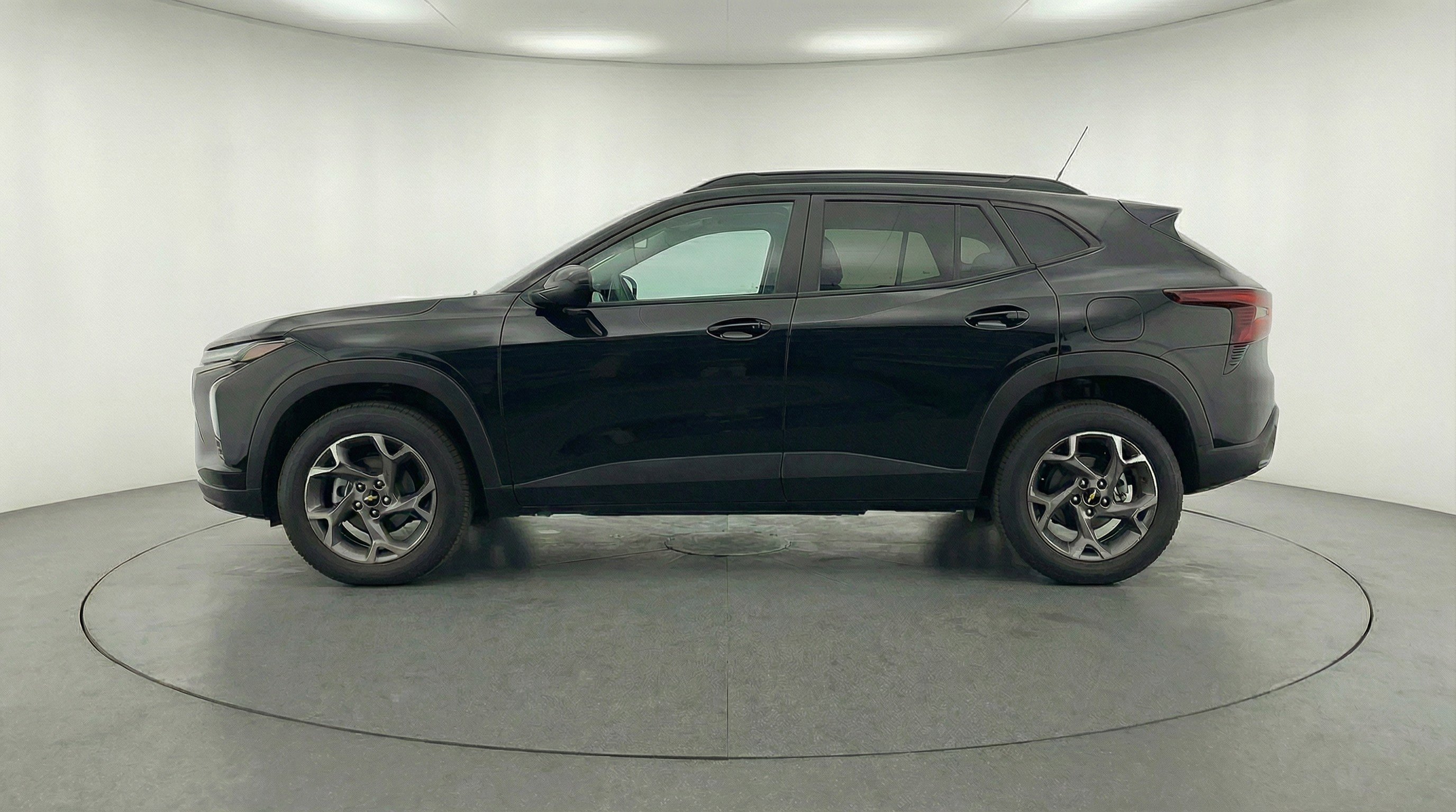 Used 2025 Chevrolet Trax LT w/ LT Convenience Package FWD image 5