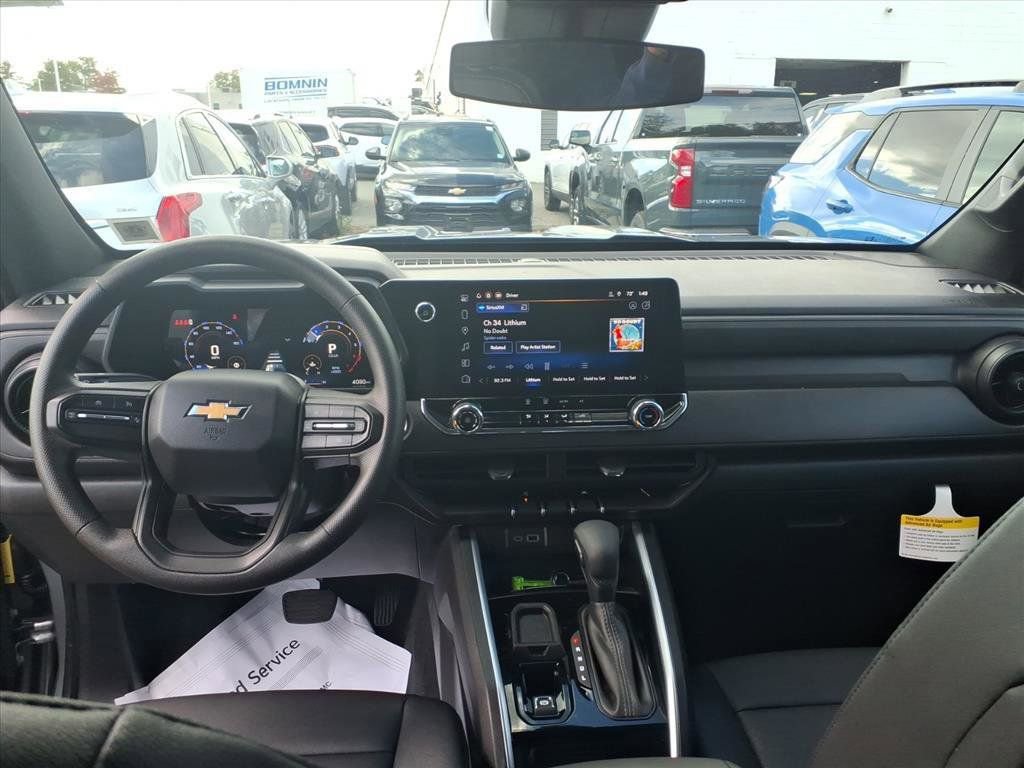 Used 2025 Chevrolet Colorado W/T image 24