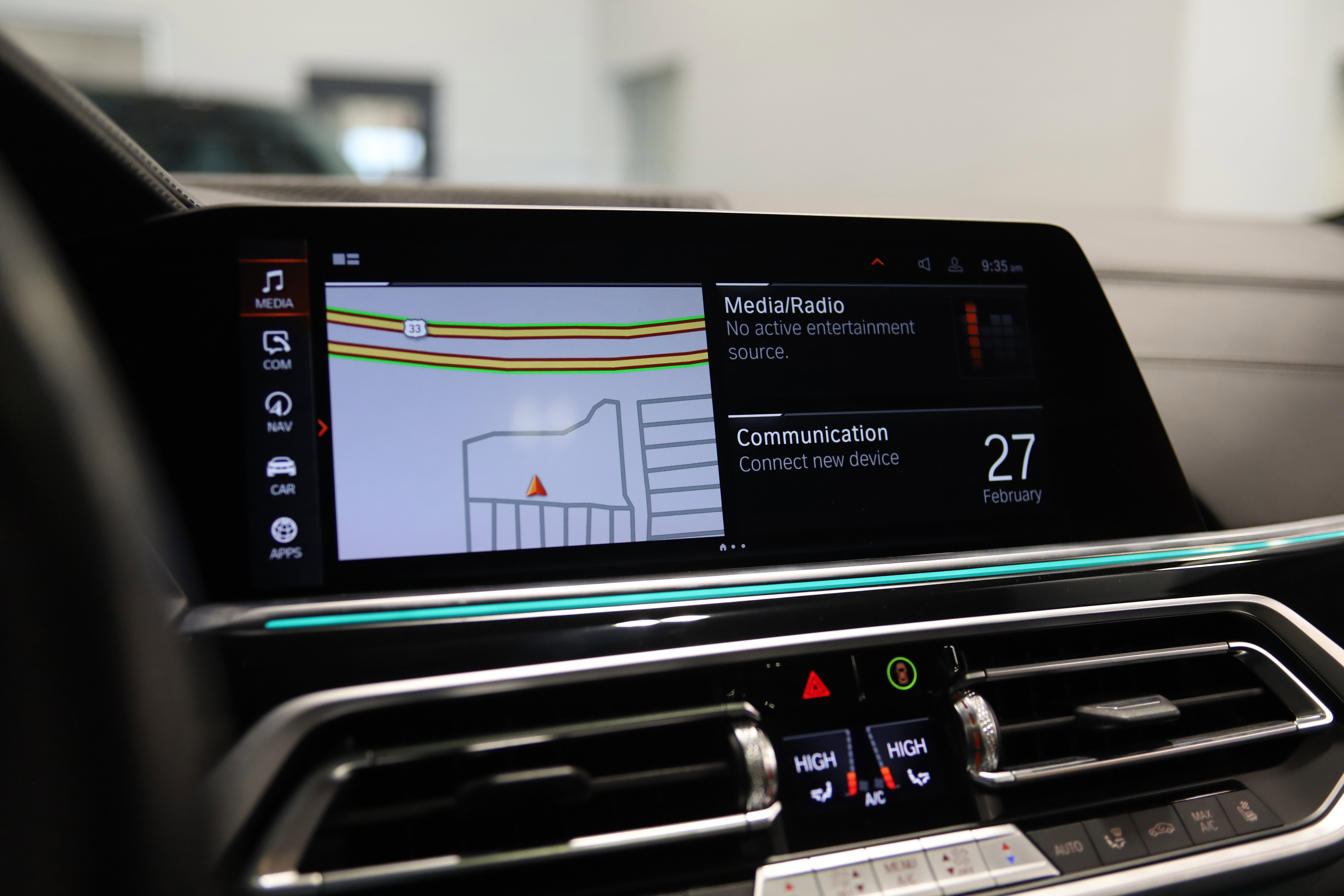 Used 2022 BMW X7 M50i w/ Dynamic Handling Package image 24