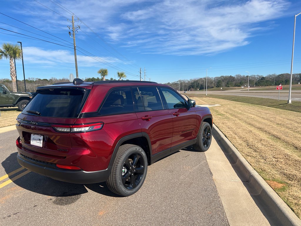 New 2025 Jeep Grand Cherokee Limited w/ Luxury Tech Group II AWD/4WD image 2