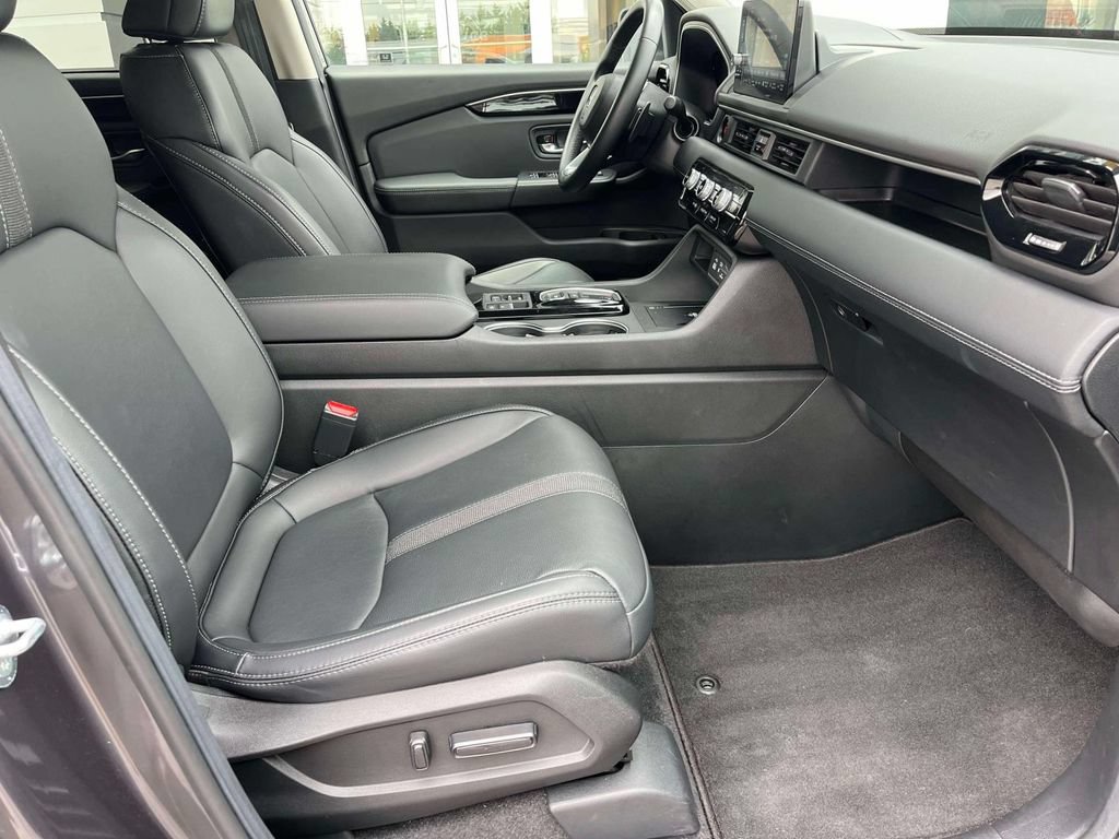 Used 2025 Honda Pilot Touring image 24