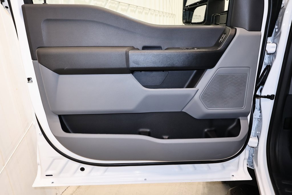 New 2026 Ford F550 4x4 Regular Cab Super Duty image 9