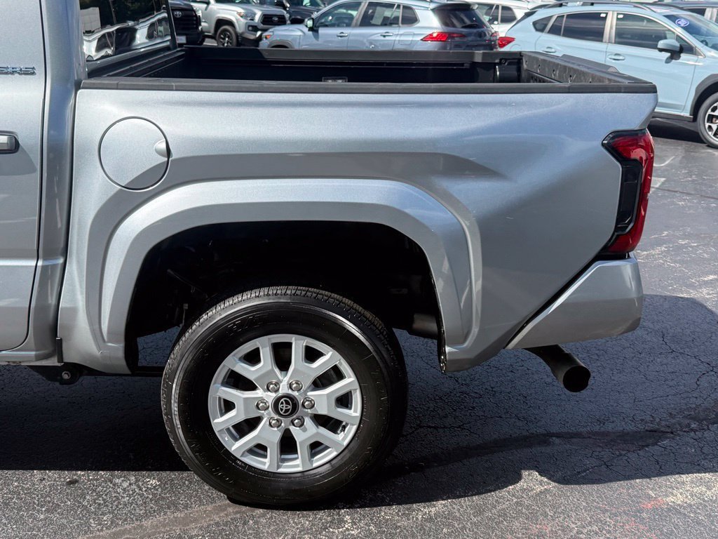 Certified 2025 Toyota Tacoma SR5 AWD/4WD image 4