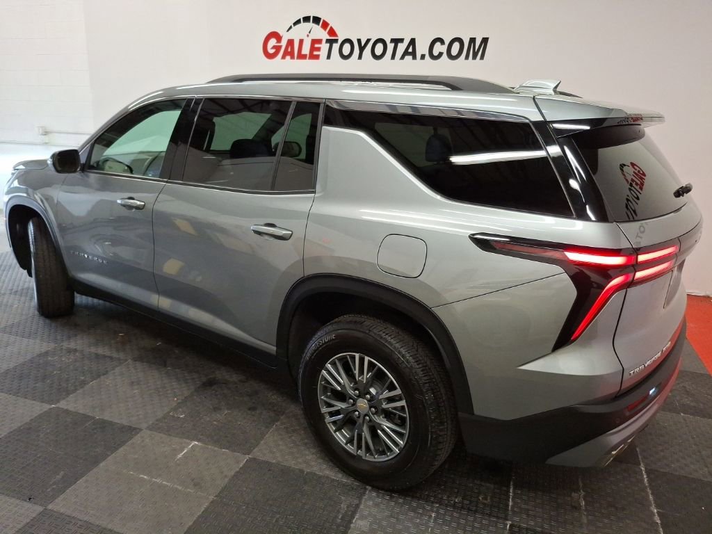Used 2025 Chevrolet Traverse LT image 10