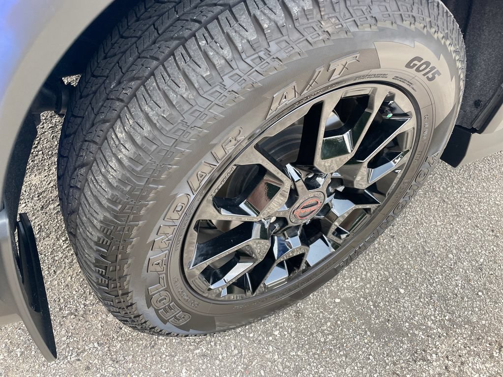 Used 2026 Nissan Armada PRO-4X AWD/4WD image 9