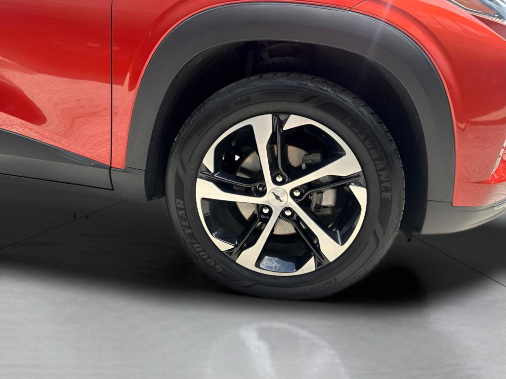Used 2024 Chevrolet Trax RS w/ Driver Confidence Package FWD image 2