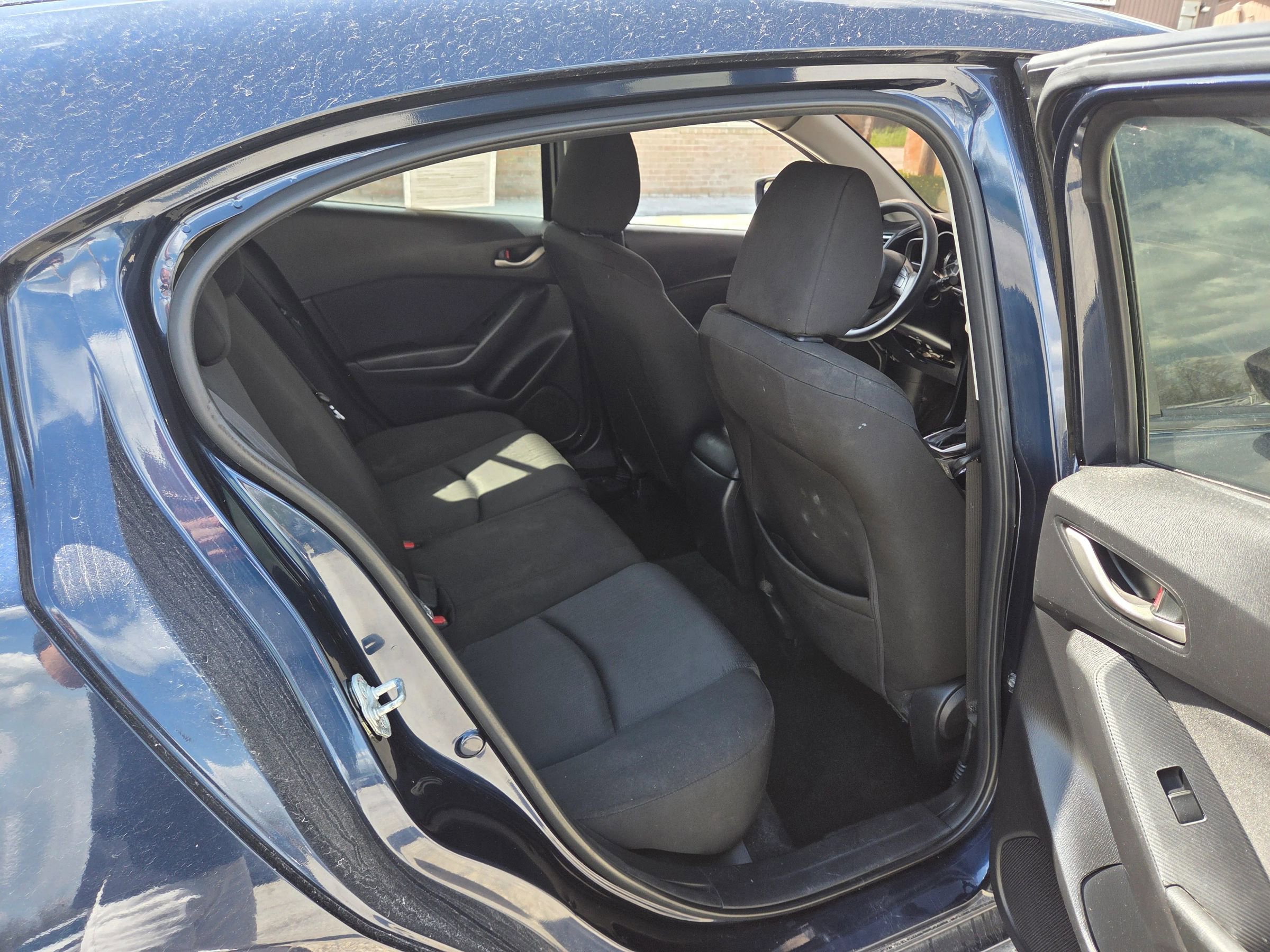 Used 2016 MAZDA MAZDA3 i Sport FWD image 20