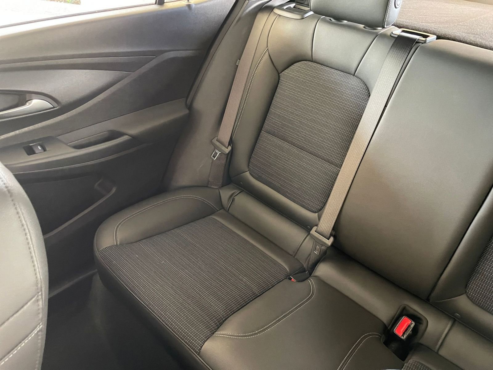 Used 2025 Buick Envista Preferred image 37