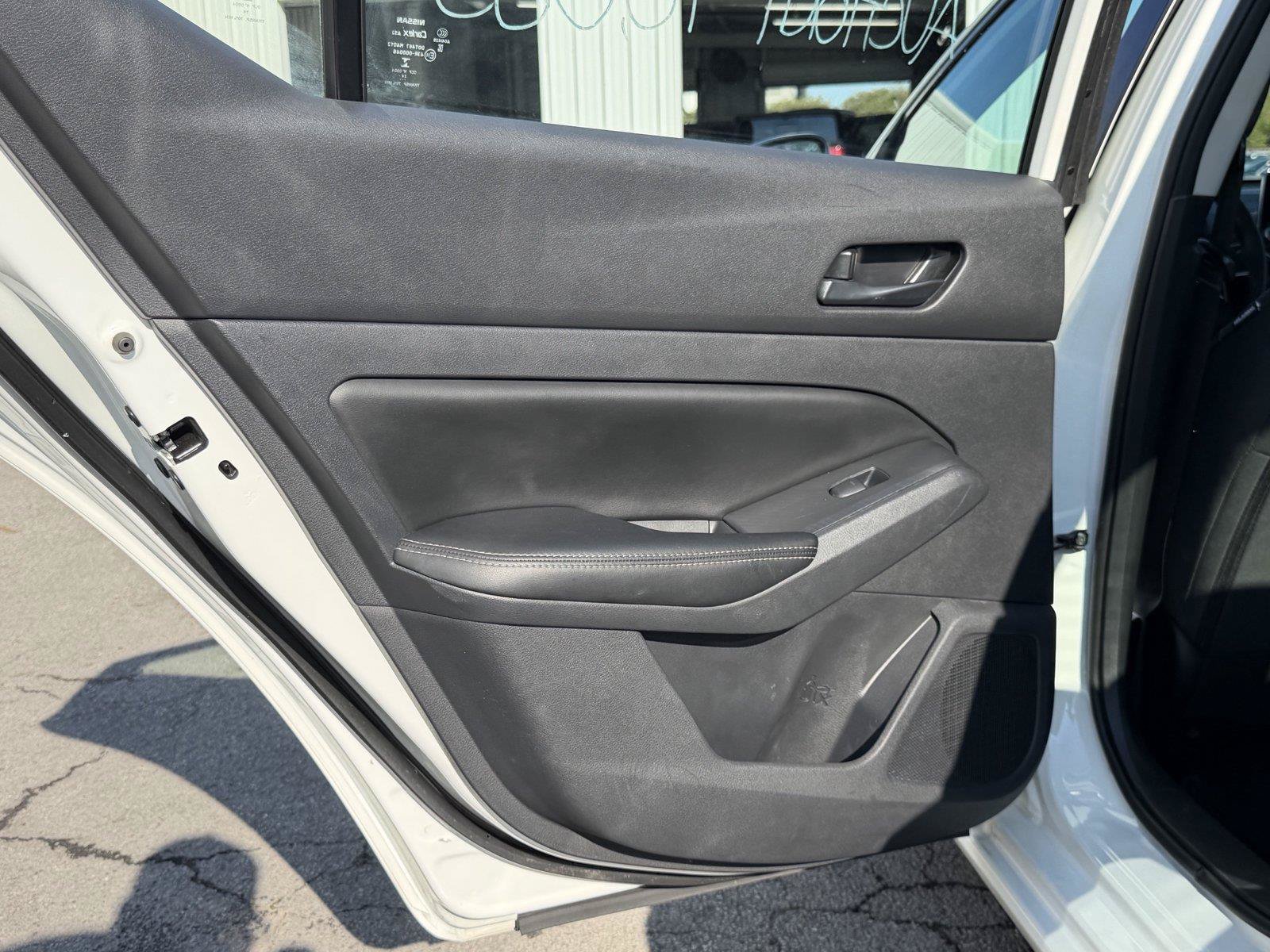 Used 2025 Nissan Altima 2.5 SV FWD image 17