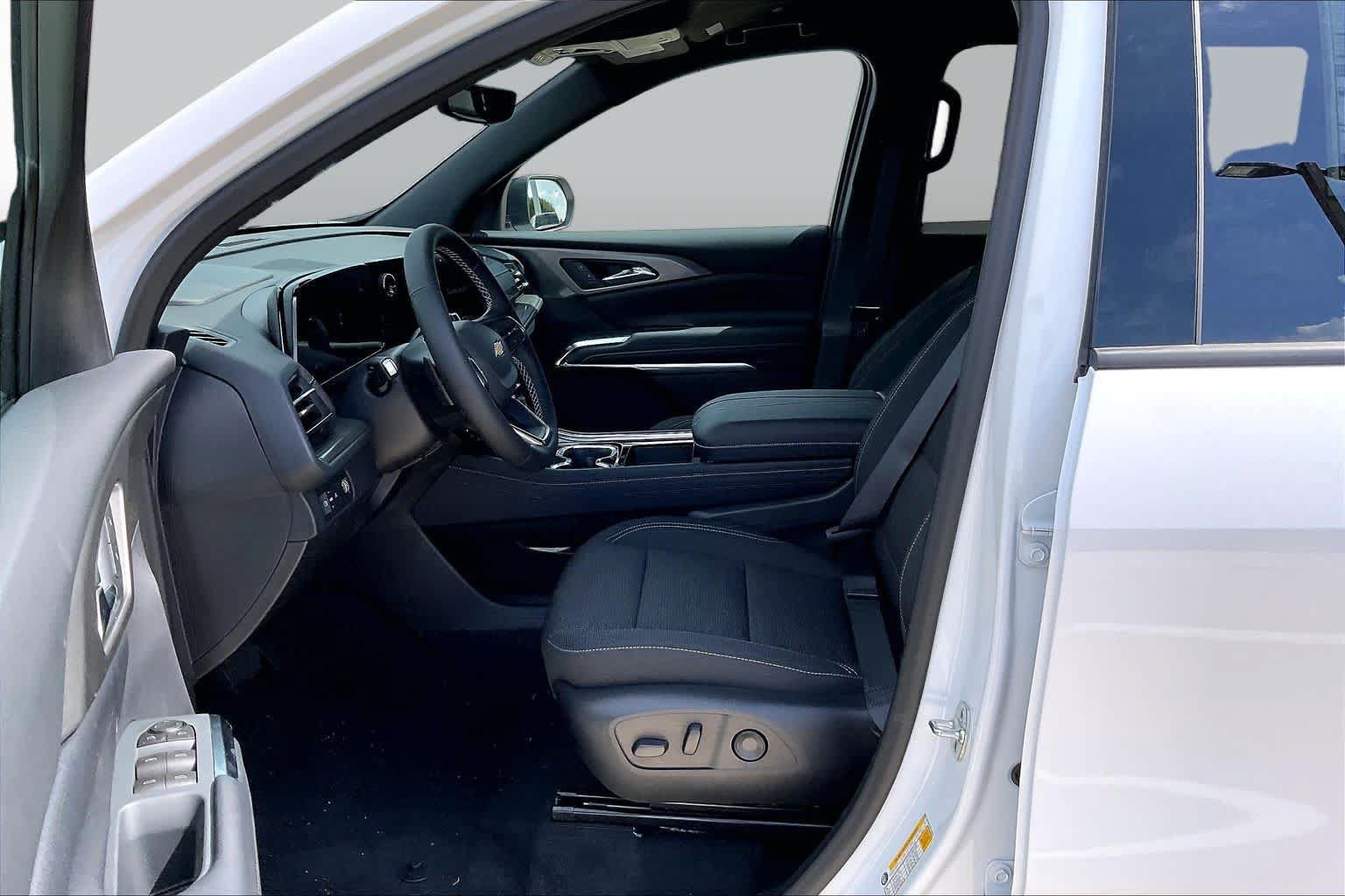 New 2027 Chevrolet Traverse LT w/ Driver Confidence Package FWD image 10