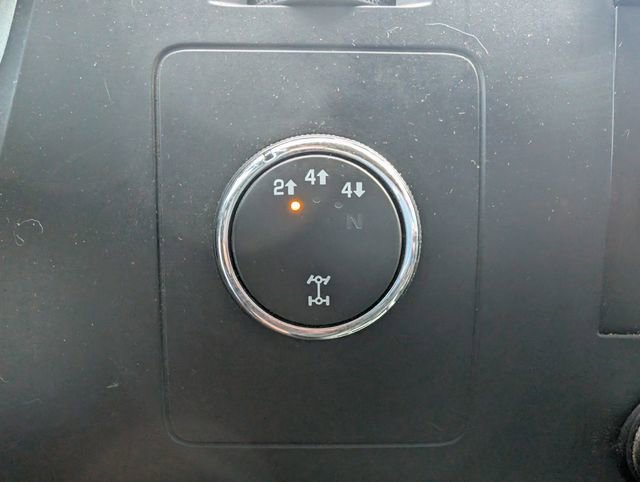 Used 2008 Chevrolet Silverado 2500 LT w/ EZ-Lift Tailgate Package AWD/4WD image 25