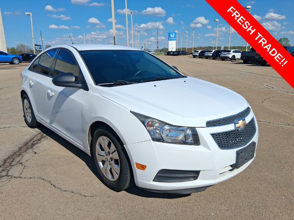 Used 2013 Chevrolet Cruze LS image 3