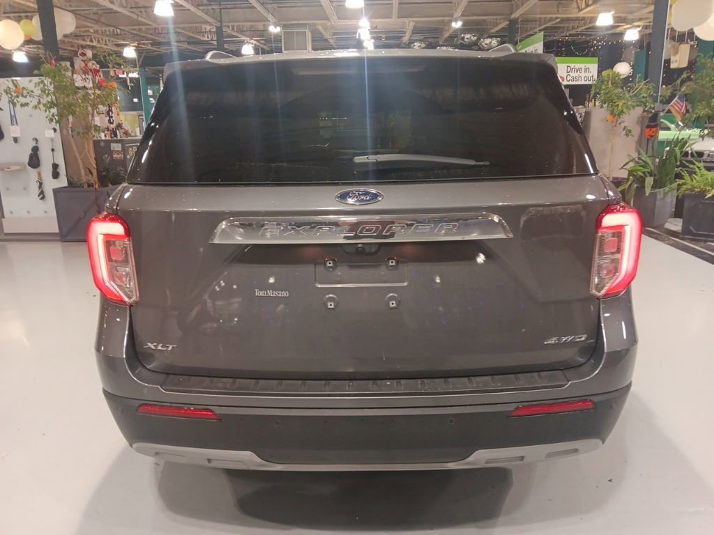 Used 2023 Ford Explorer XLT w/ Equipment Group 202A AWD/4WD image 7