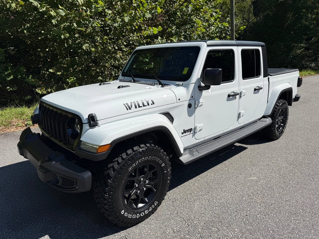 Used 2024 Jeep Gladiator Sport AWD/4WD image 2