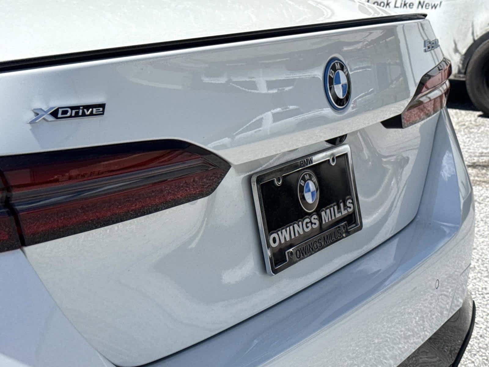 New 2026 BMW 550e xDrive w/ Premium Package AWD/4WD image 11