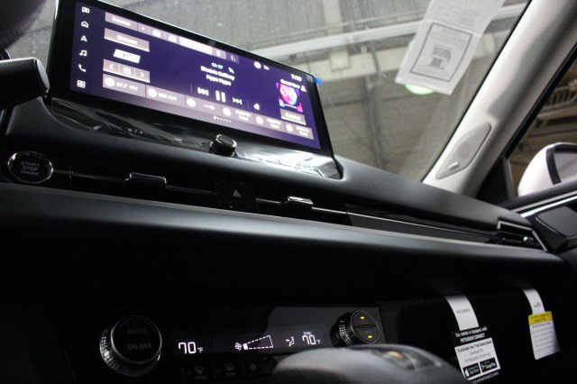 New 2025 Mitsubishi Outlander ES image 14