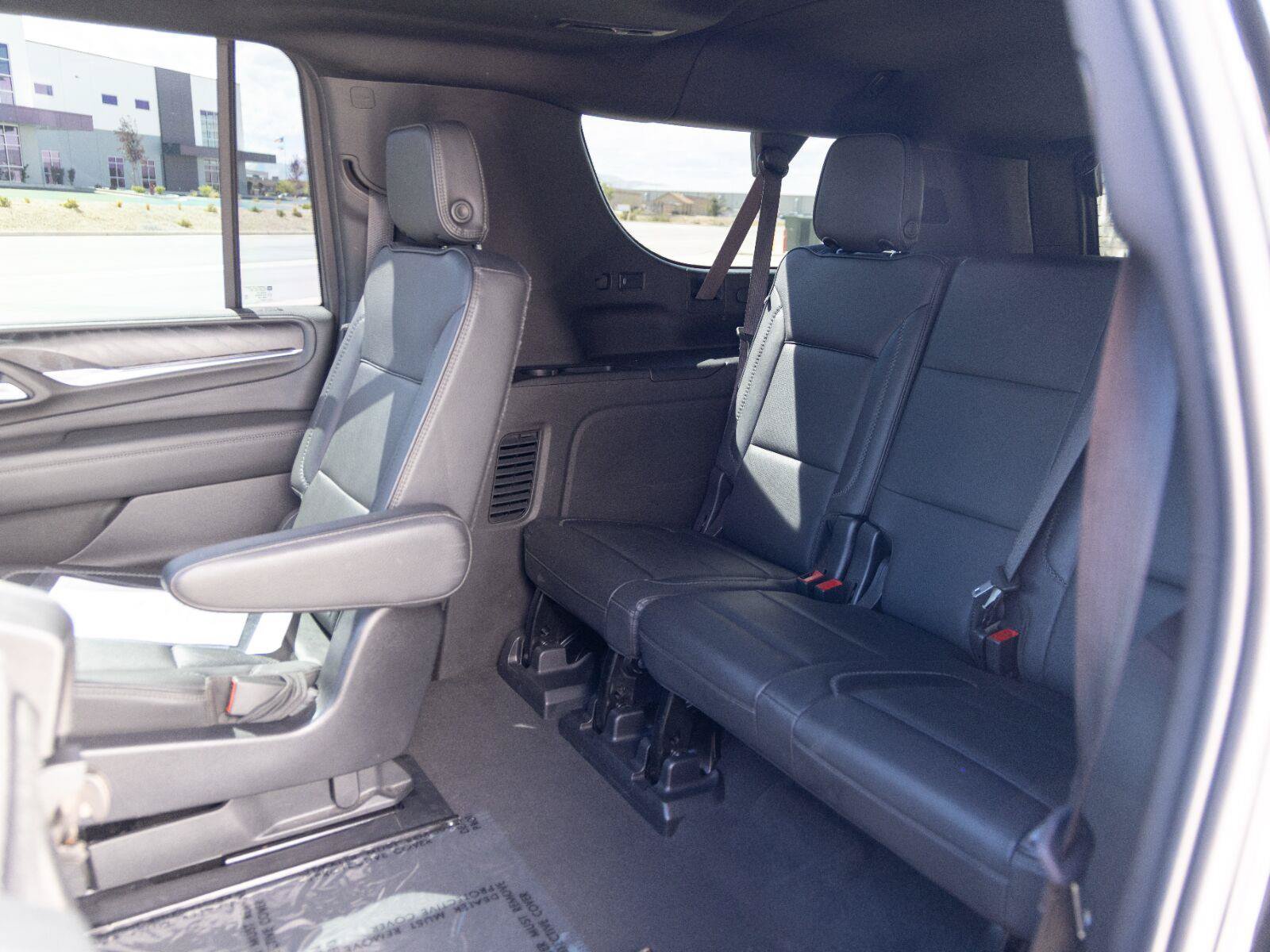Used 2021 GMC Yukon XL Denali w/ Denali Premium Package AWD/4WD image 31