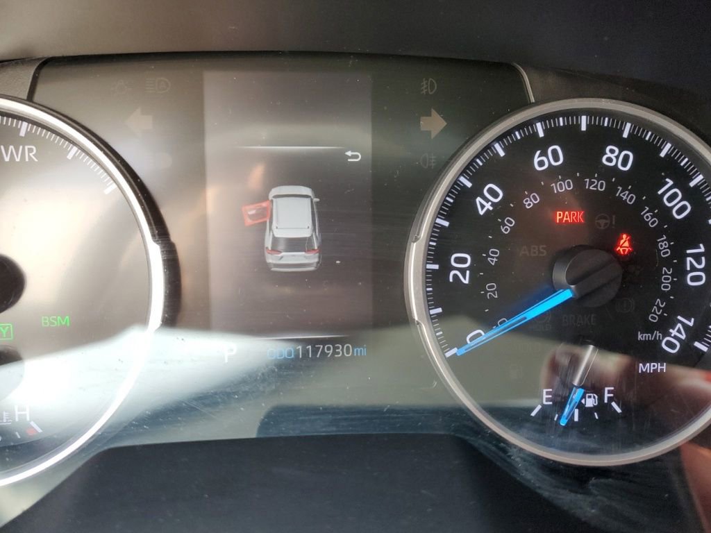 Used 2021 Toyota RAV4 XLE image 17