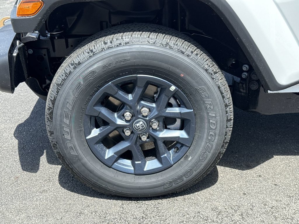 New 2026 Jeep Gladiator Sport AWD/4WD image 10