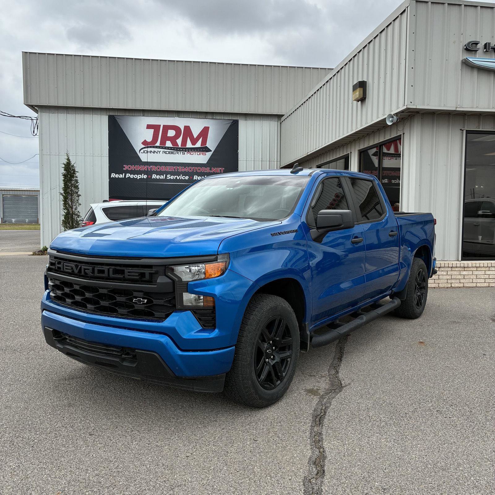 Used 2024 Chevrolet Silverado 1500 Custom w/ Turbomax Blackout Package image 1
