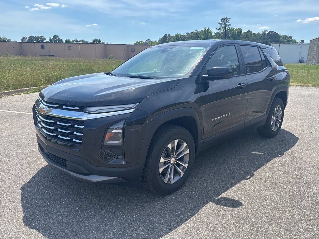 Used 2026 Chevrolet Equinox LT FWD image 3