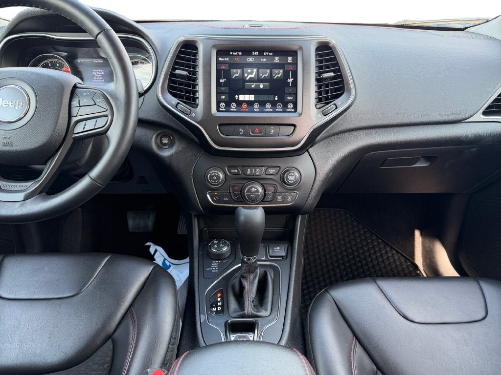 Used 2021 Jeep Cherokee Trailhawk w/ Trailer Tow Group AWD/4WD image 13