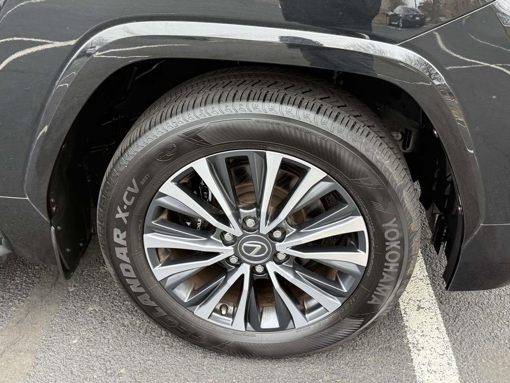 Used 2022 Lexus LX 600 4WD w/ Appearance Package image 7