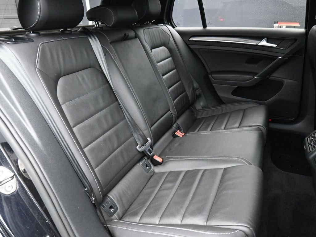 Used 2016 Volkswagen Golf R 4-Door image 23