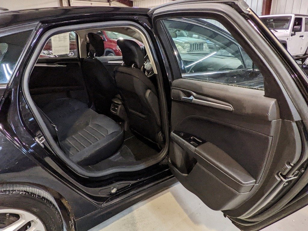 Used 2014 Ford Fusion SE image 24