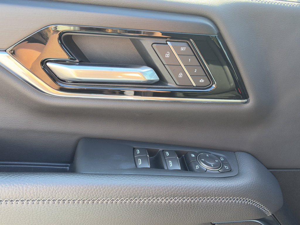 Certified 2025 GMC Yukon Denali AWD/4WD image 10