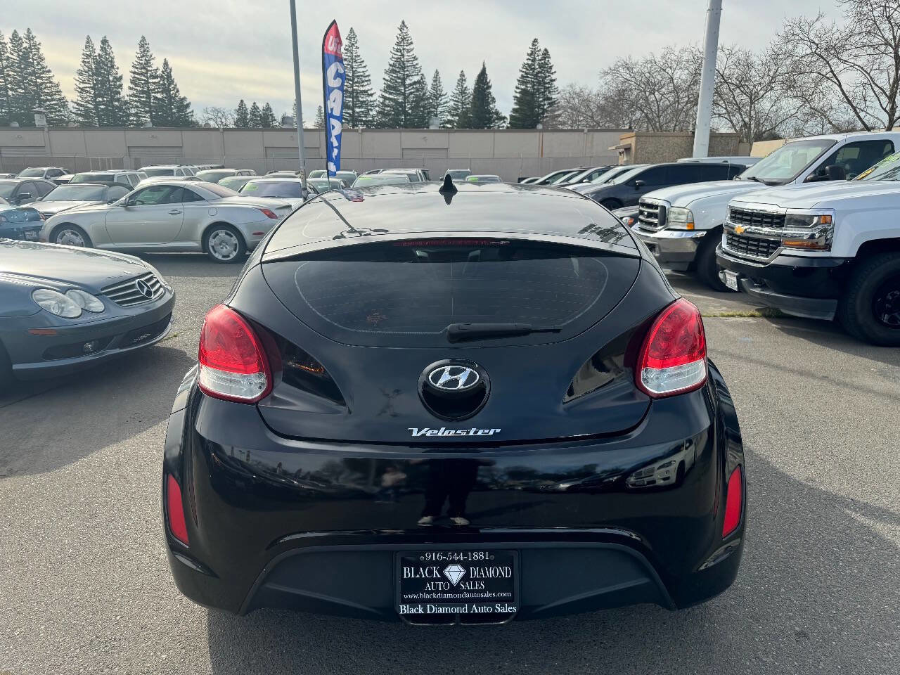 Used 2013 Hyundai Veloster FWD image 5