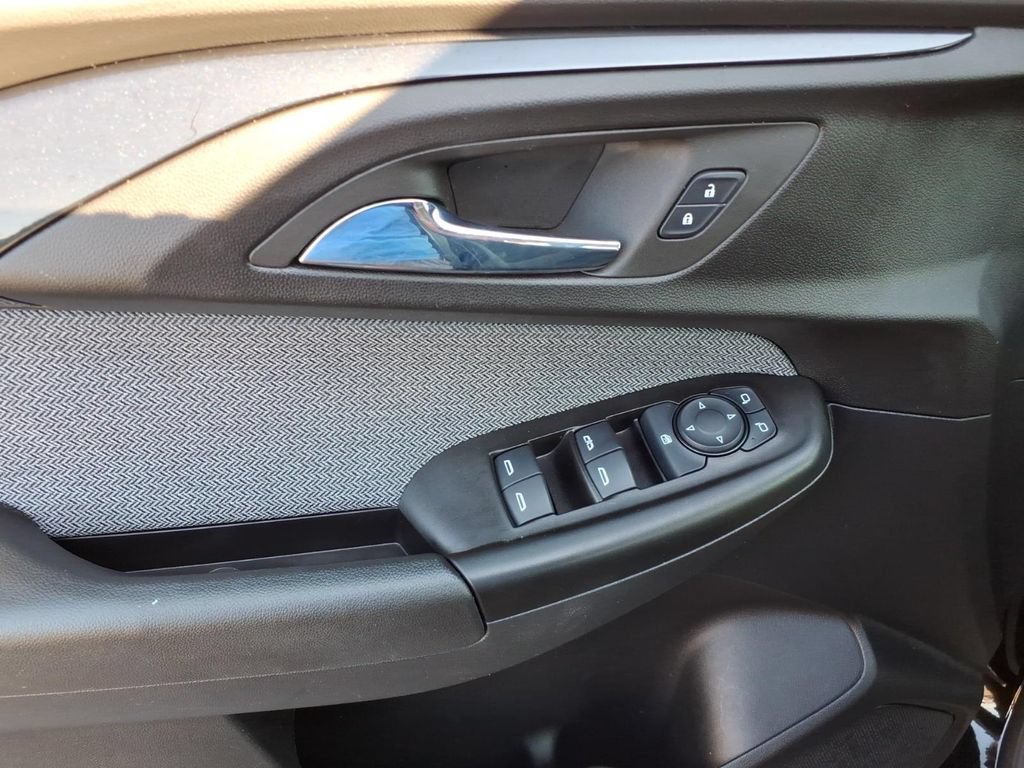 Used 2023 Chevrolet TrailBlazer LS FWD image 4