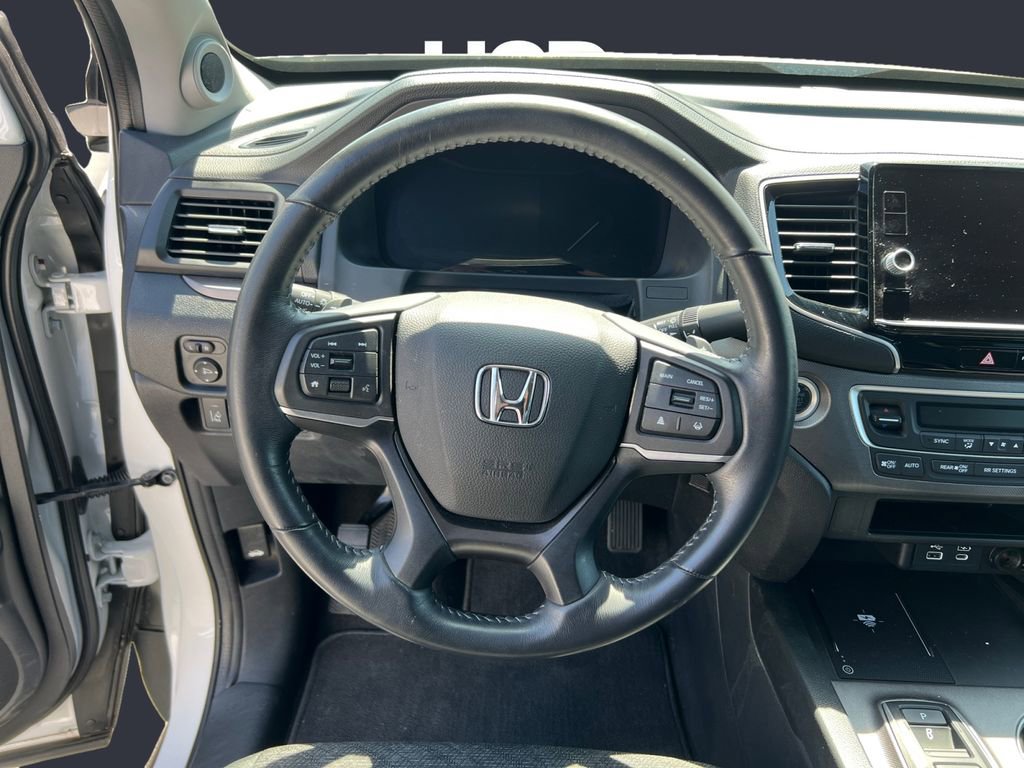 Used 2025 Honda Ridgeline Sport image 12