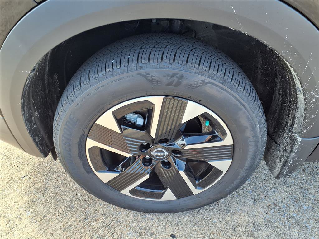 Certified 2025 Nissan Kicks SV AWD/4WD image 17